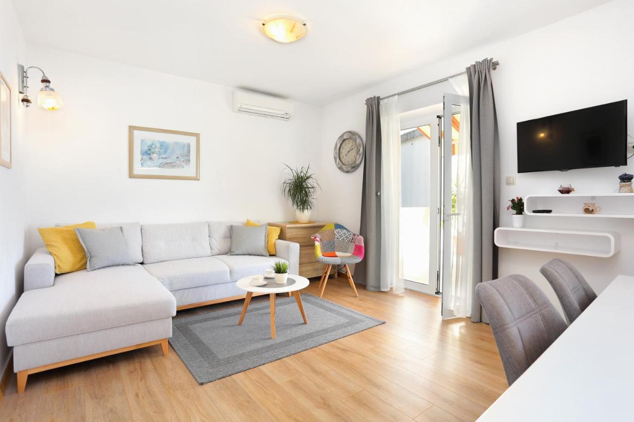 Apartments By The Sea Podgora, Makarska - 2594 Exterior photo